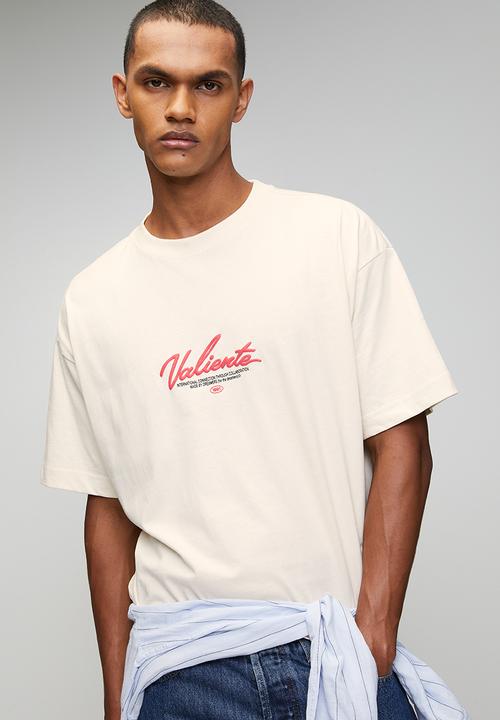 Cotton On - Box Fit Text T-Shirt - Creampuff / Valiente Dreamer