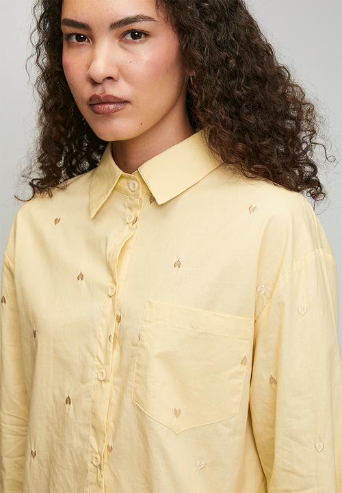 Stella Morgan - Ls Boyfriend Shirt With All Over Heart Embroidery - Butter