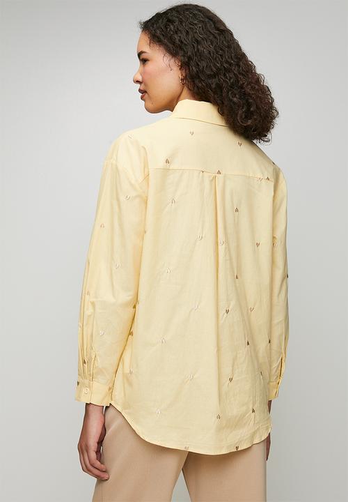 Stella Morgan - Ls Boyfriend Shirt With All Over Heart Embroidery - Butter