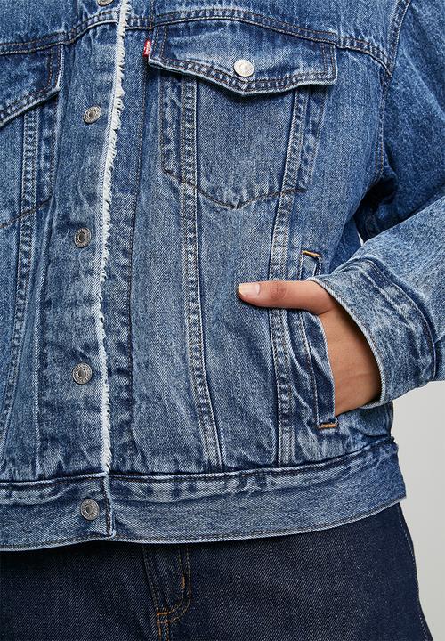 Levi’s® - 90s Sherpa trucker za - inner adventurer