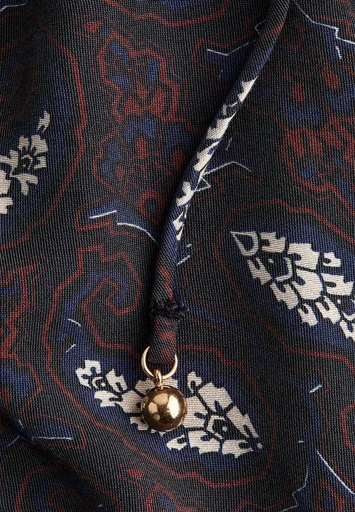 H&M - Oversized tie-belt dress - navy blue & paisley pattern