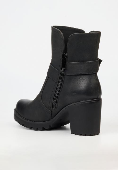 Butterfly Feet - Esther 8 boot - black