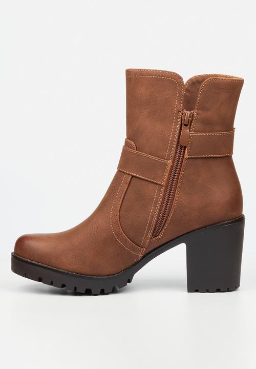 Butterfly Feet - Esther 8 boot - chocolate