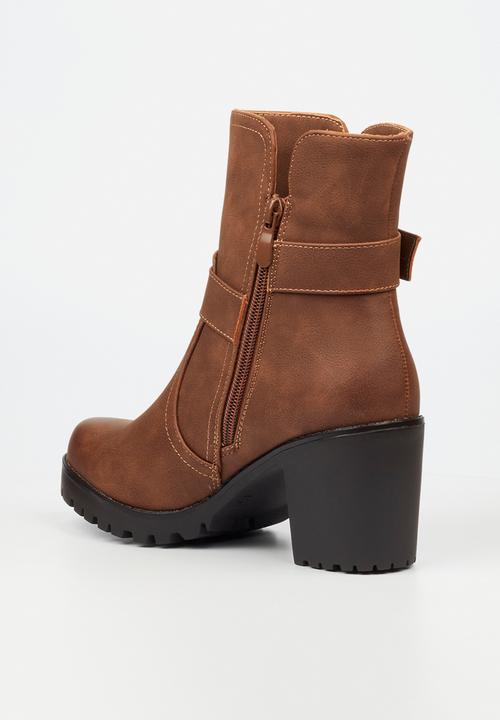 Butterfly Feet - Esther 8 boot - chocolate