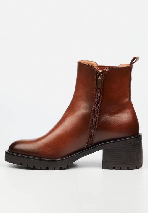 Miss Black - Creek 1 chelsea chunky heel ankle boot - tan