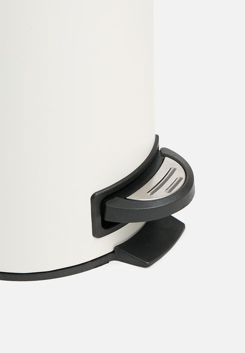 Bathroom Solutions - 3L Pedal Bin - Cream