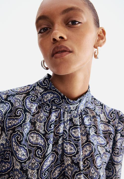 【todayful】STAND COLLAR PAISLEY SHIRT Stand-collar blouse - navy blue/paisley pattern - 1292620005