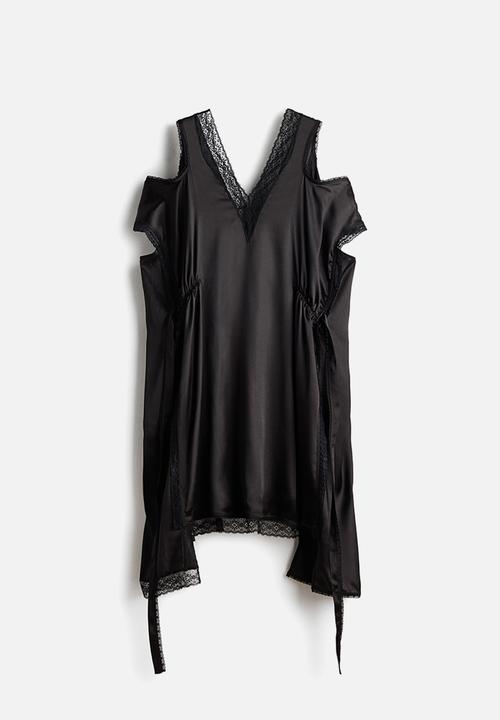 H&M Studio: Lace-trimmed satin dress - black - 1328957001