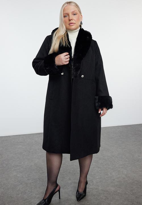 Trendyol - Plus Wool Blend Stamp Coat with Fur Collar and Sleeve Detail - Black