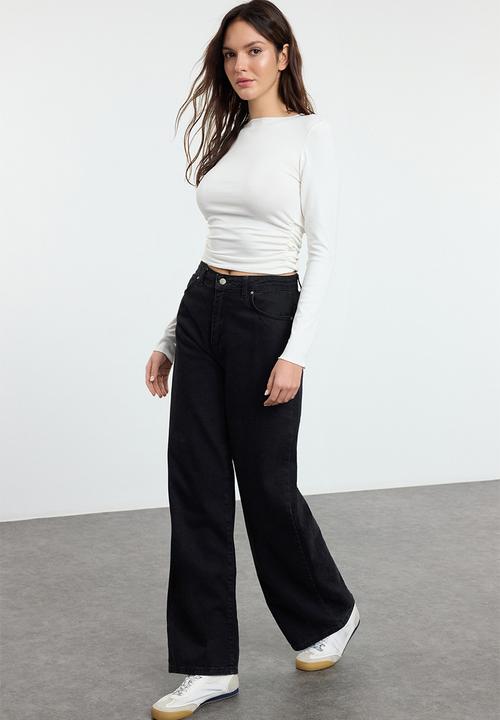 Trendyol - Boat Neck Stretchy Knitted Blouse Draped Detail - Ecru