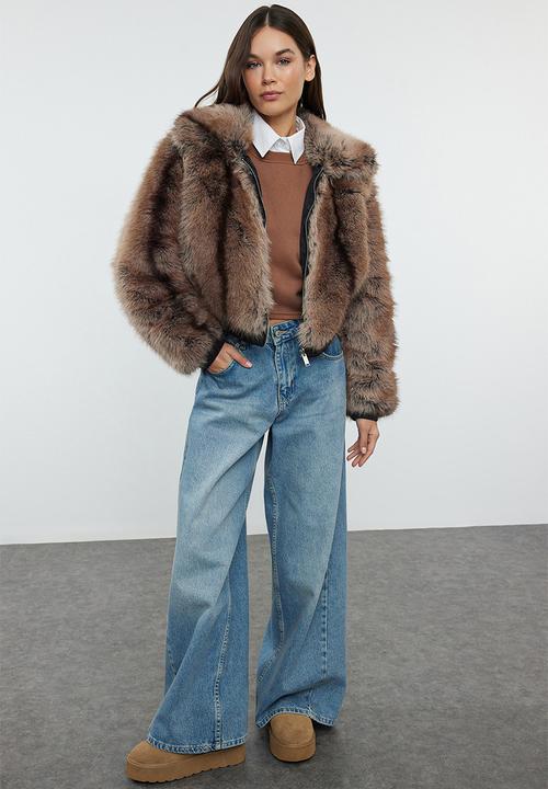 Trendyol - Oversize Mold Rubber Detailed Bomber Fur Coat - Brown