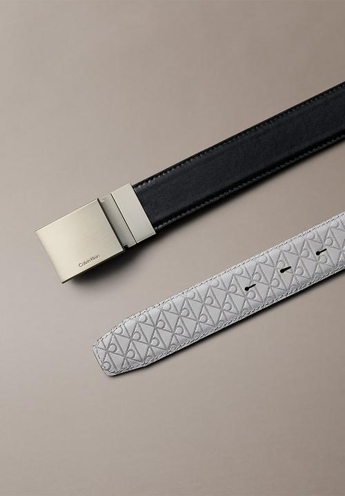 Calvin Klein - Titlecase Plaque Buckle Belt - Black