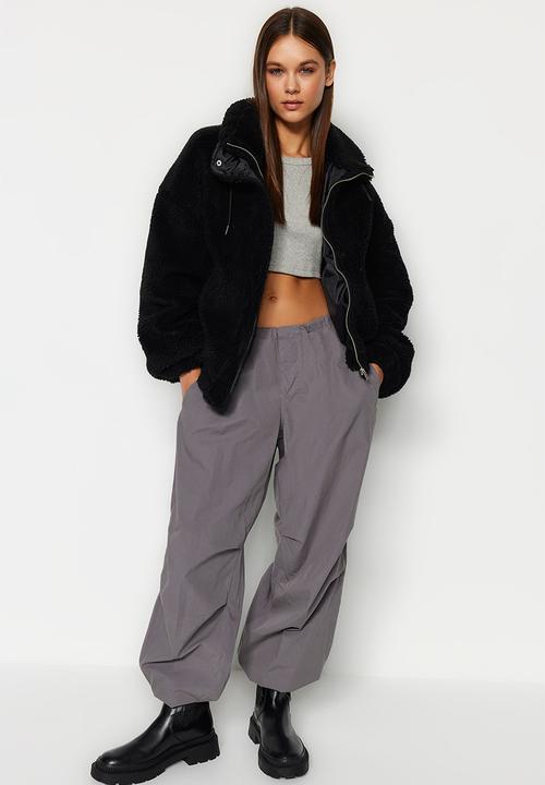 Trendyol - Plush Oversize Jacket with Zipper - Black
