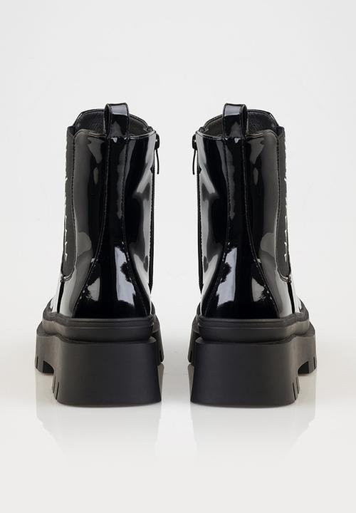 SISSY BOY - Chelsea patent basic Alma boot - black