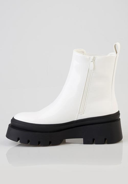 SISSY BOY - Chelsea patent basic Alma boot - white