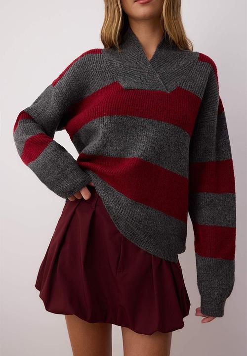 Trendyol - Soft Textured Wide Fit Thick V-Neck Knitwear Sweater - Burgundy