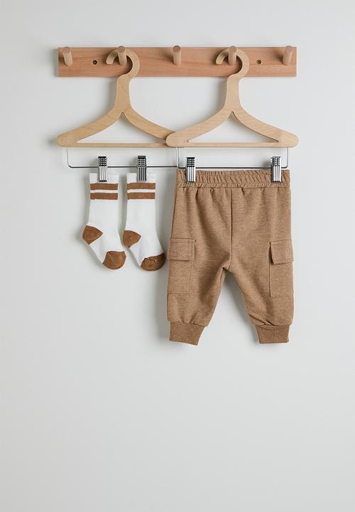 Pop Candy - Cargo pants with crew socks - brown & white