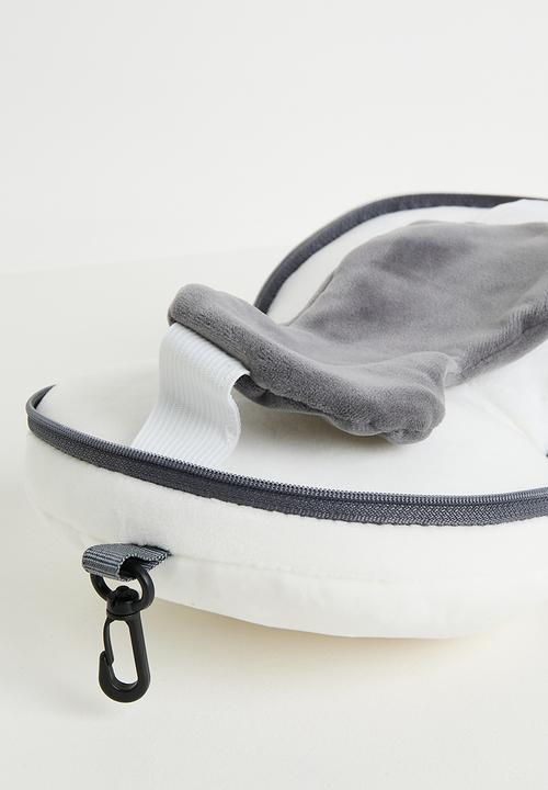 Pop Candy - Soft travel pillow with eye mask - white/grey/panda