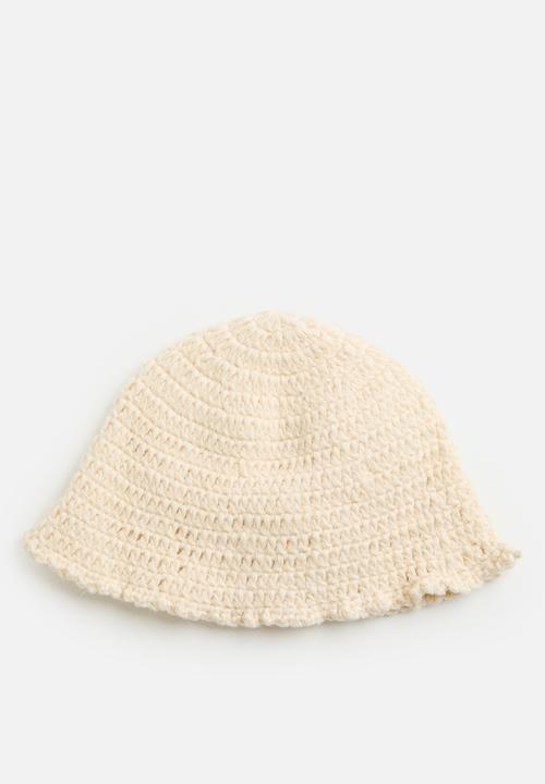 Pop Candy - Crocheted bucket hat - cream/flowers