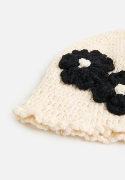 Pop Candy - Crocheted bucket hat - cream/flowers