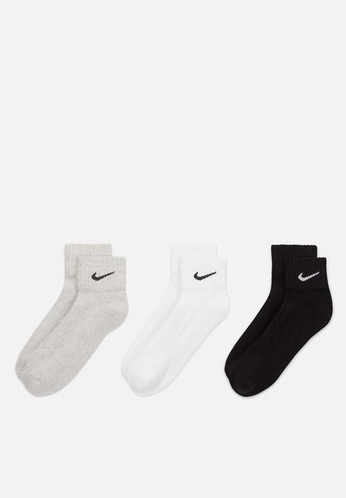 Nike - Nike cushioned ankle socks 3pk - grey/white/black