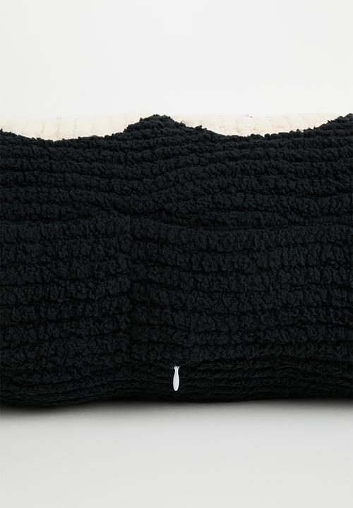 Pop Candy - Corduroy teddy fleece slogan pillow - black/cream