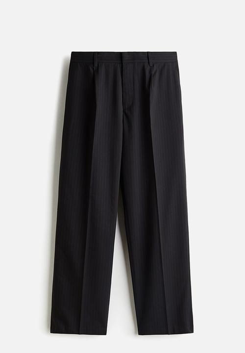 H&M - Relaxed fit suit trousers - black/pinstriped 