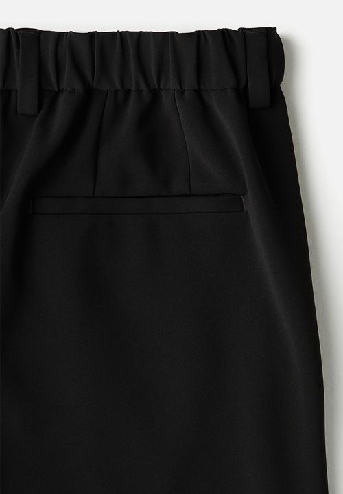 H&M - Slim fit cropped trousers - black