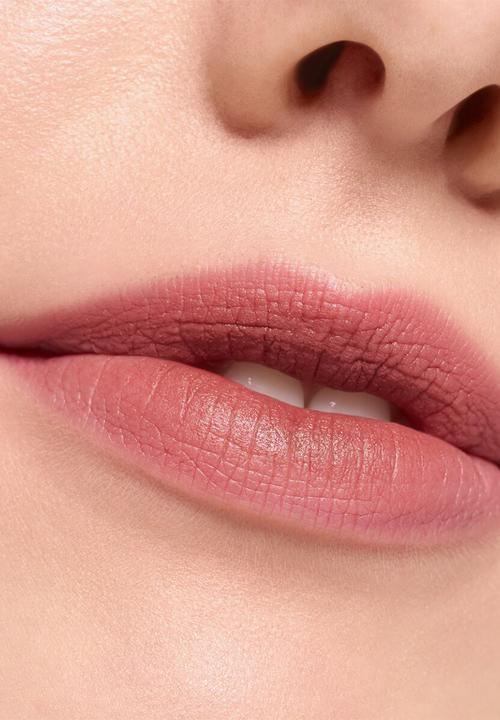 essence - BLUR Soufflé Matte Lip Cream - 01 Deep Scroll