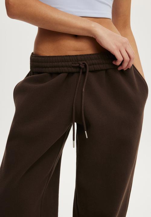 Cotton On - Plush Boyfriend Jogger - French Roast