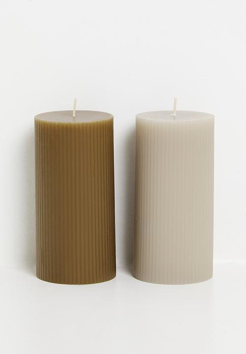H&S - Roma Ribbed Pillar Candle - Cement