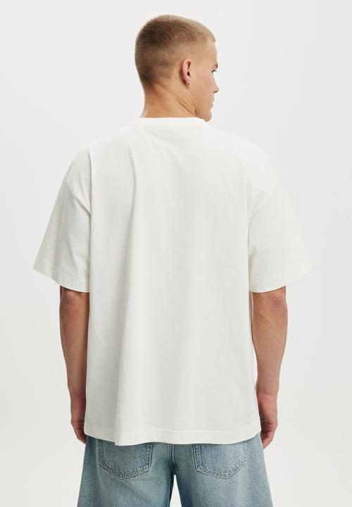Cotton On - Box Fit Premium Music T-Shirt - Lcn Bra Vintage White/Post Malone - Truck