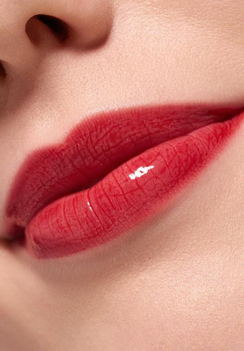 essence - JUICY BOMB Plumping Lip Gloss - 01 Sweet Strawberry
