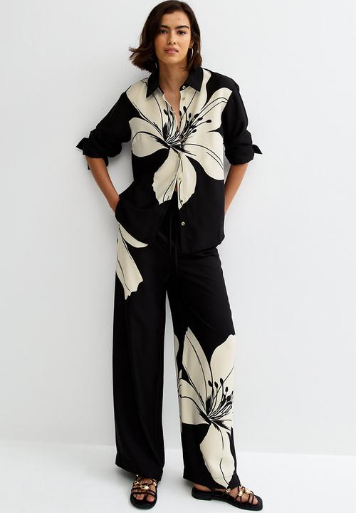 New Look - St lily large floral goya wide leg trousers - black