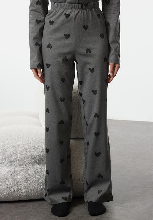 Trendyol - Heart Patterned Knitted Pajamas Set - Gray