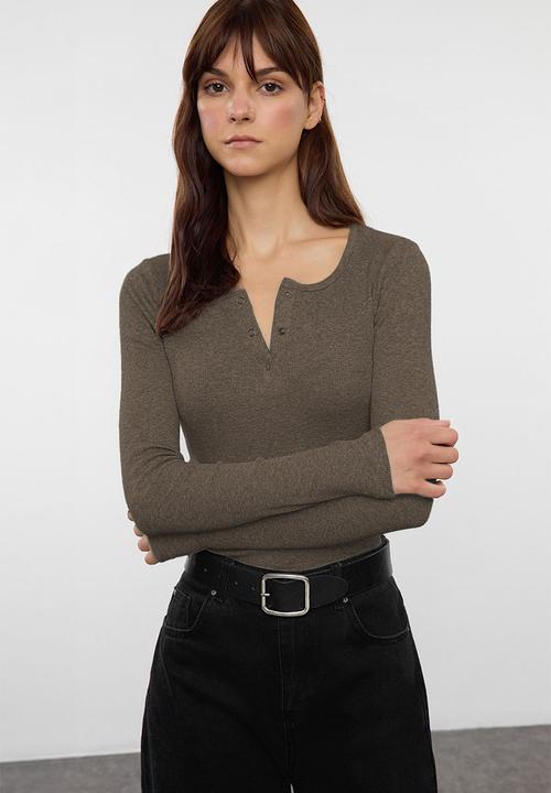 Trendyol - Snap Fastener Fitted/Bodycon Ribbed Stretch Knit Blouse - Mink