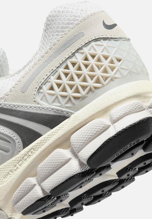 Nike - Nike Zoom Vomero 5 SE