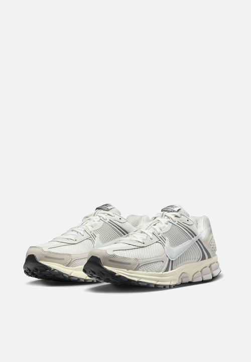 Nike - Nike Zoom Vomero 5 SE