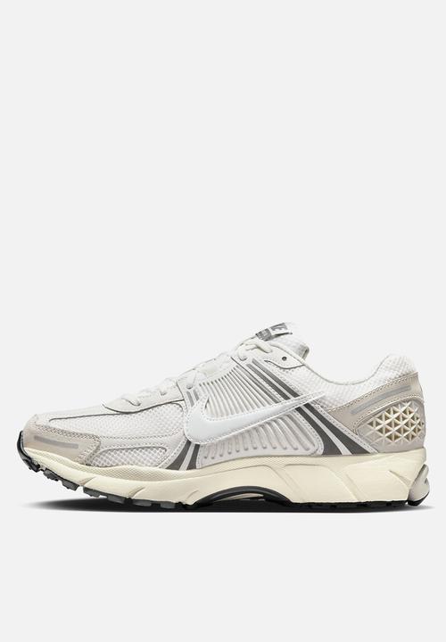 Nike - Nike Zoom Vomero 5 SE
