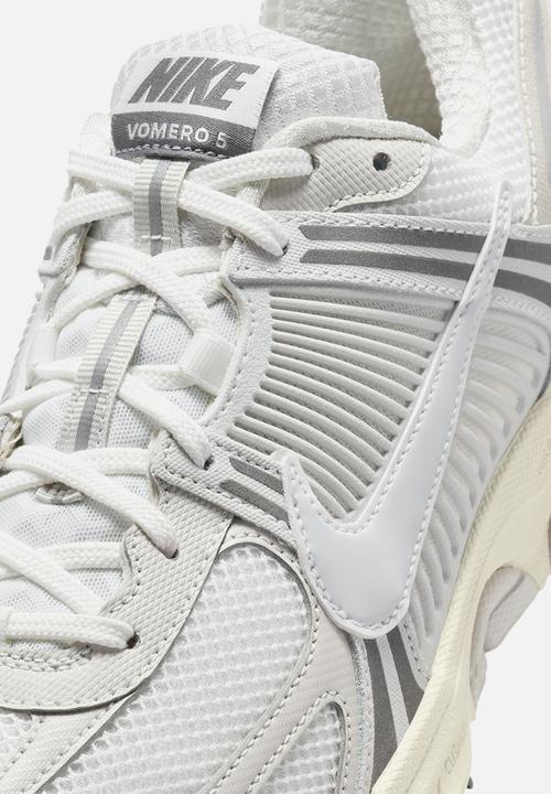 Nike - Nike Zoom Vomero 5 SE