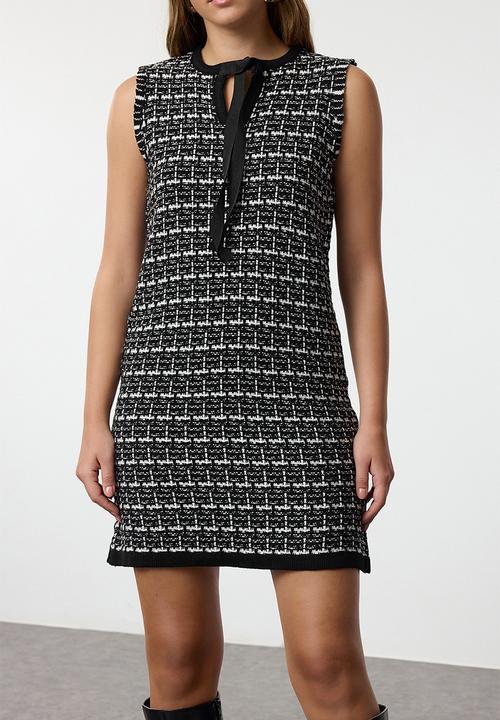 Trendyol - Textured Short / Mini Knitwear Dress - Black
