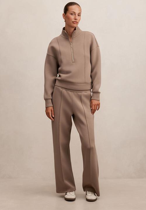 Forever New - Heidi seam detail lounge jumper in pine bark