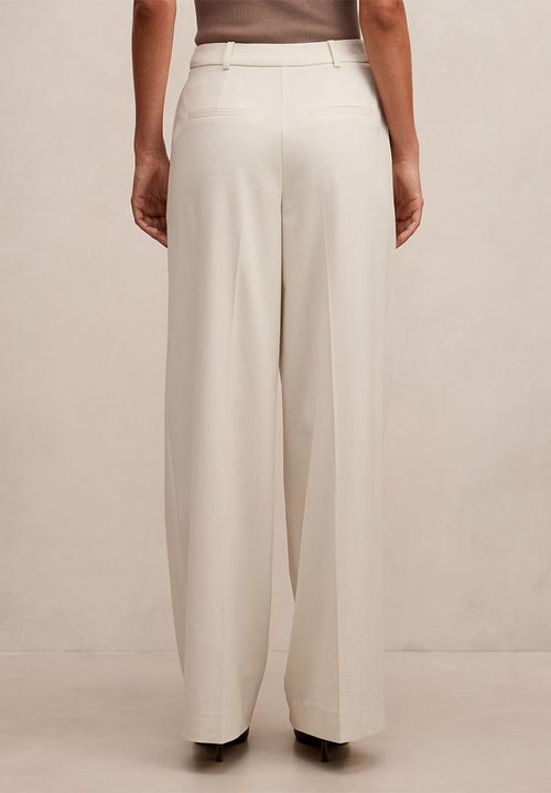 Forever New - Tessa wide leg pants in cream suit