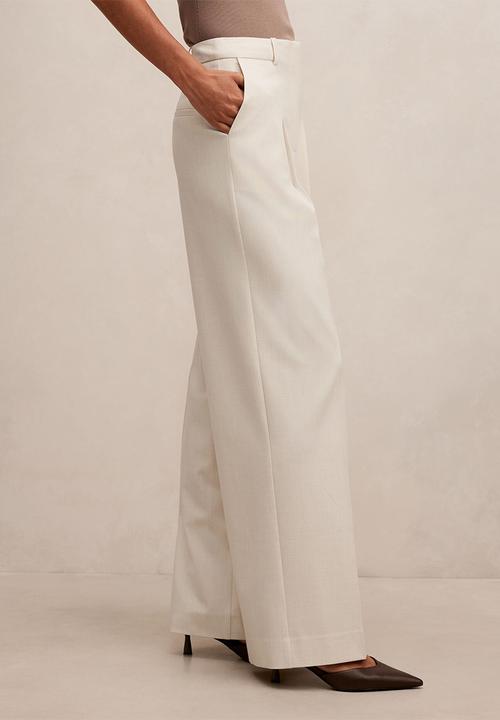 Forever New - Tessa wide leg pants in cream suit
