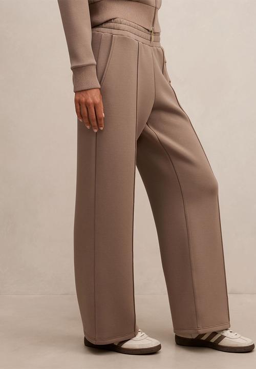 Forever New - Hunter wide leg lounge pants in pine bark