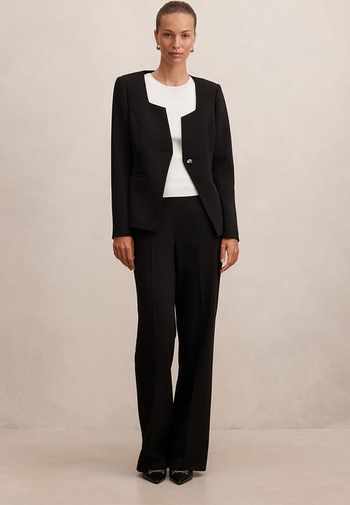 Forever New - Sloane collarless blazer in black