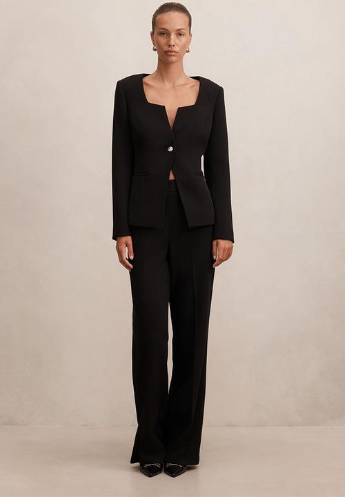 Forever New - Sloane collarless blazer in black
