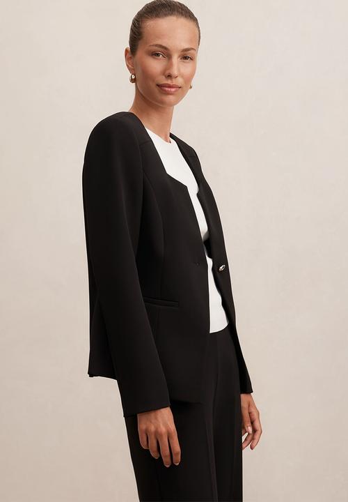 Forever New - Sloane collarless blazer in black