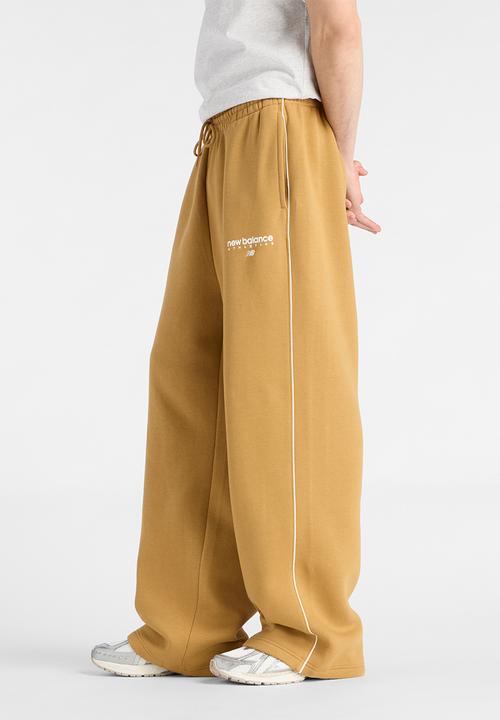 New Balance  - New Balance Linear Graphic Brushed Fleece Pant - Brown