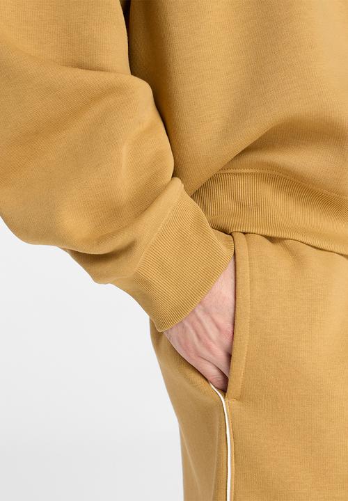 New Balance  - New Balance Linear Graphic Brushed Fleece Crew - Brown